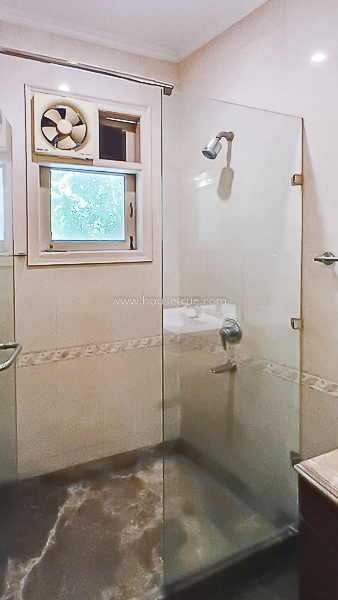 4 BHK Flat For Rent in West End Colony