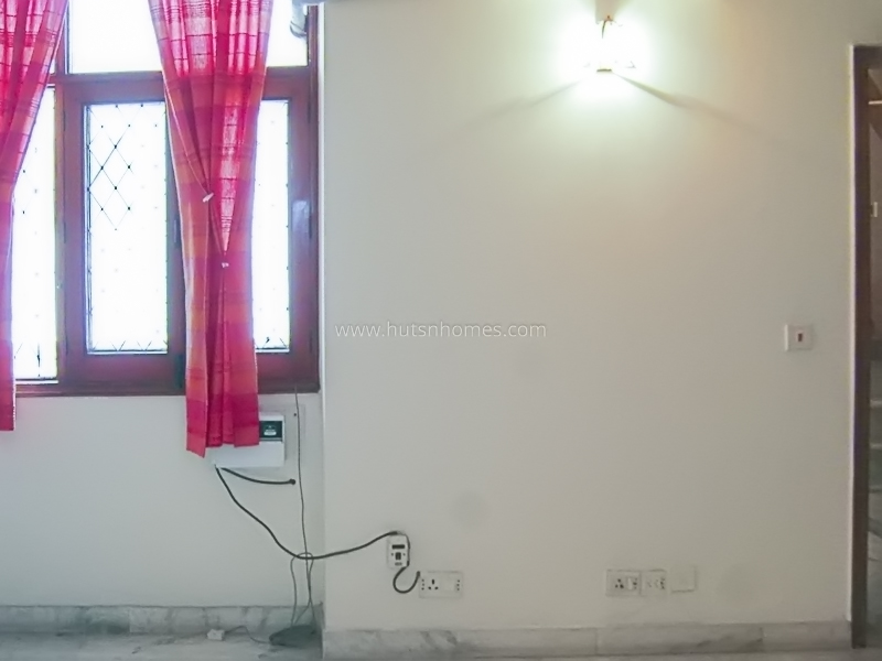 3 BHK Flat For Rent in Defence Colony
