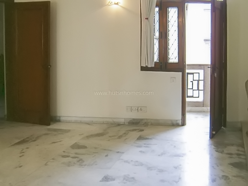 3 BHK Flat For Rent in Defence Colony