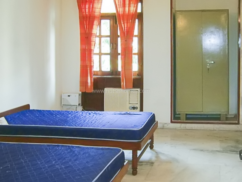 3 BHK Flat For Rent in Defence Colony