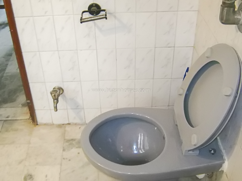 3 BHK Flat For Rent in Defence Colony