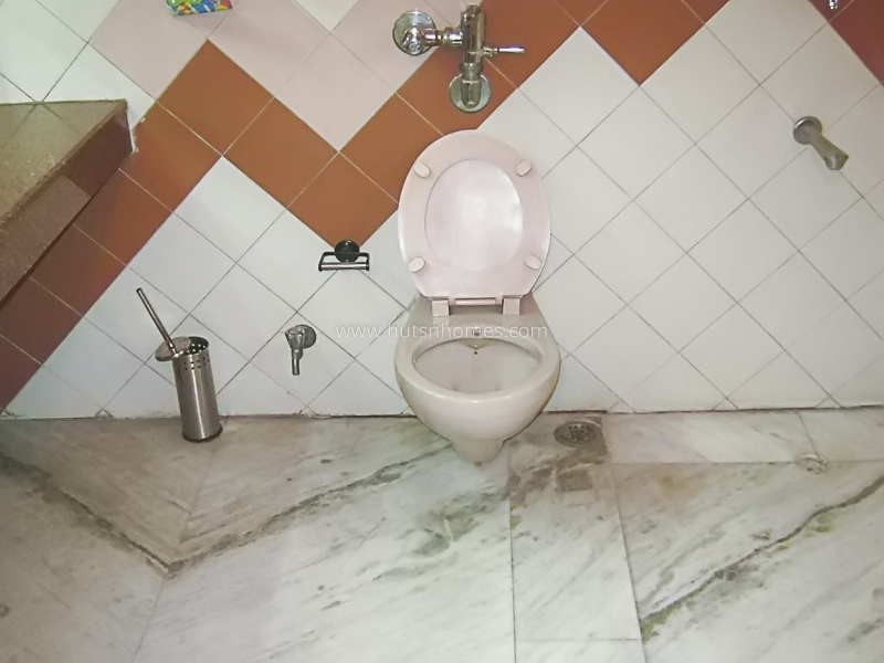 3 BHK Flat For Rent in Defence Colony