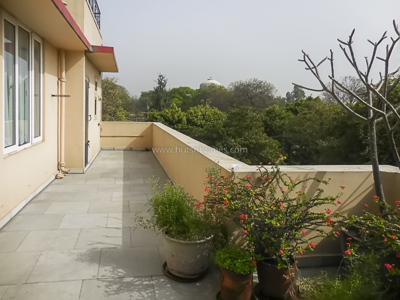 2 BHK Flat For Rent in Nizamuddin East