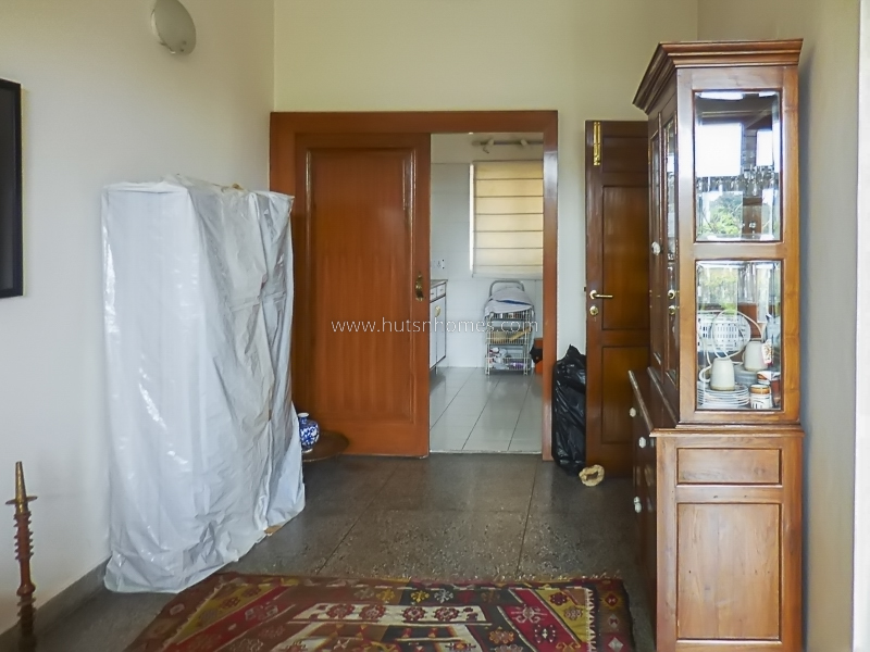 2 BHK Flat For Rent in Nizamuddin East