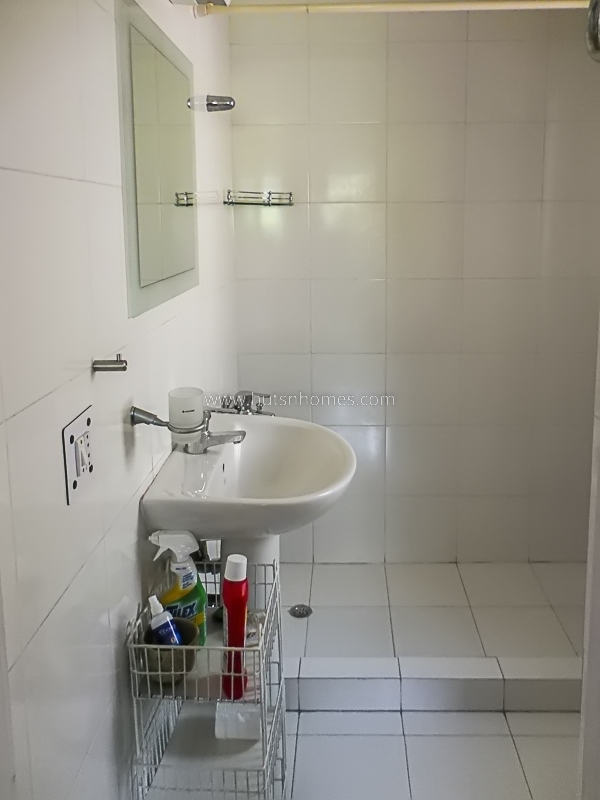 2 BHK Flat For Rent in Nizamuddin East