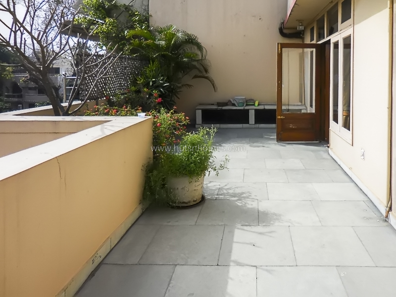 2 BHK Flat For Rent in Nizamuddin East