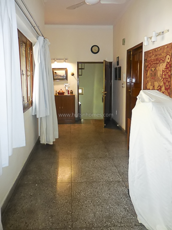 2 BHK Flat For Rent in Nizamuddin East