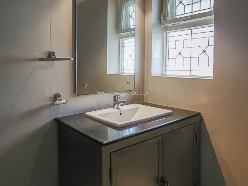 4 BHK Flat For Rent in Safdarjung Enclave