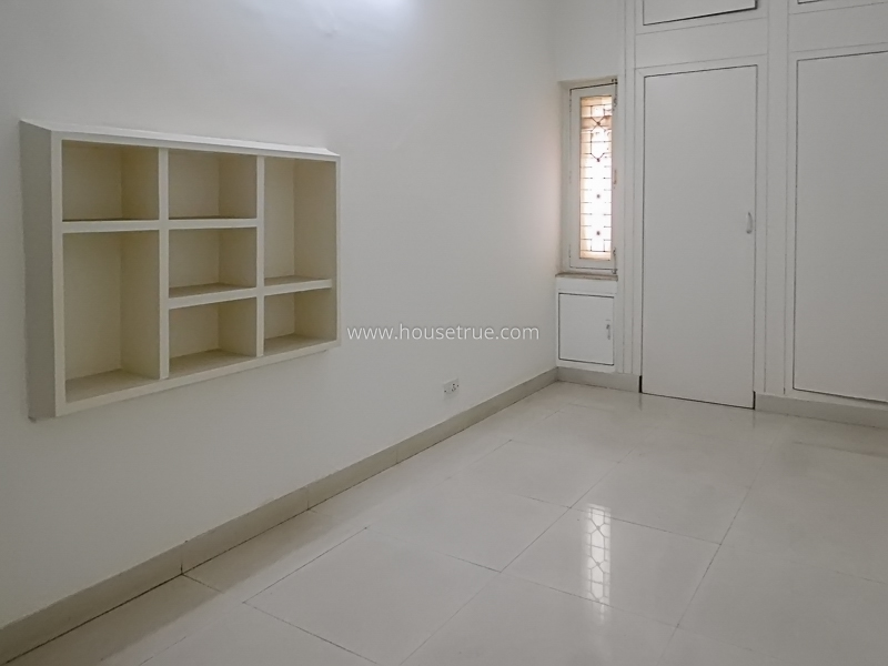 4 BHK Flat For Rent in Safdarjung Enclave