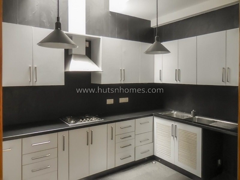 3 BHK Flat For Rent in Defence Colony