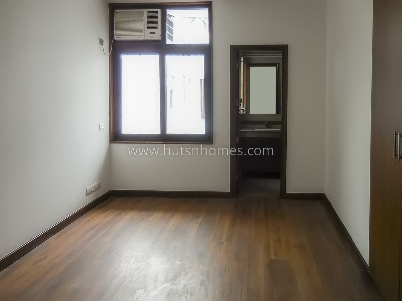 3 BHK Flat For Rent in Defence Colony