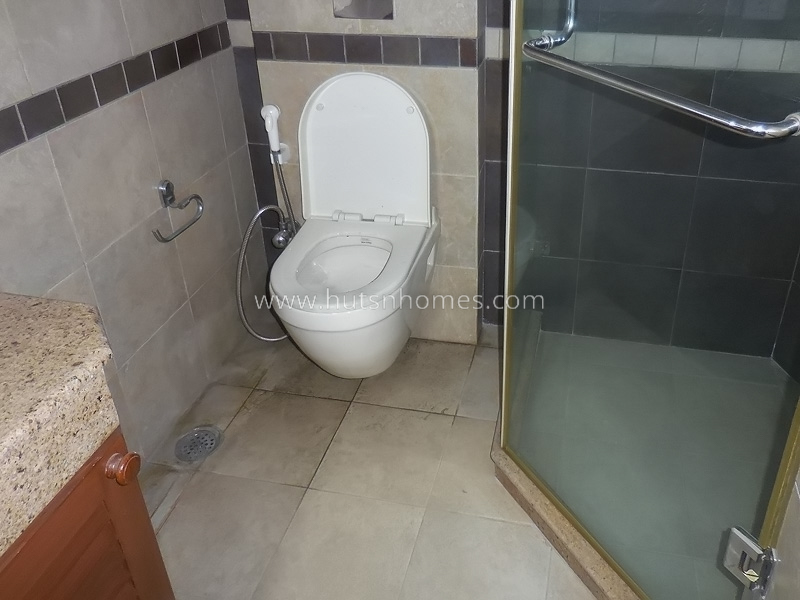 3 BHK Flat For Rent in Defence Colony