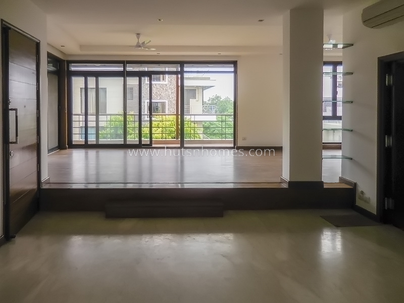 3 BHK Flat For Rent in Defence Colony