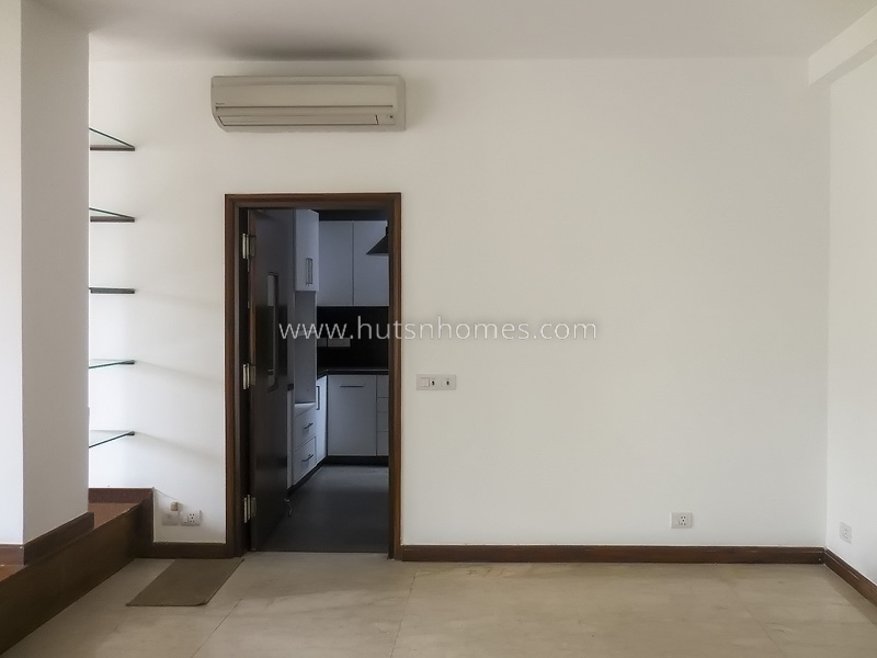 3 BHK Flat For Rent in Defence Colony