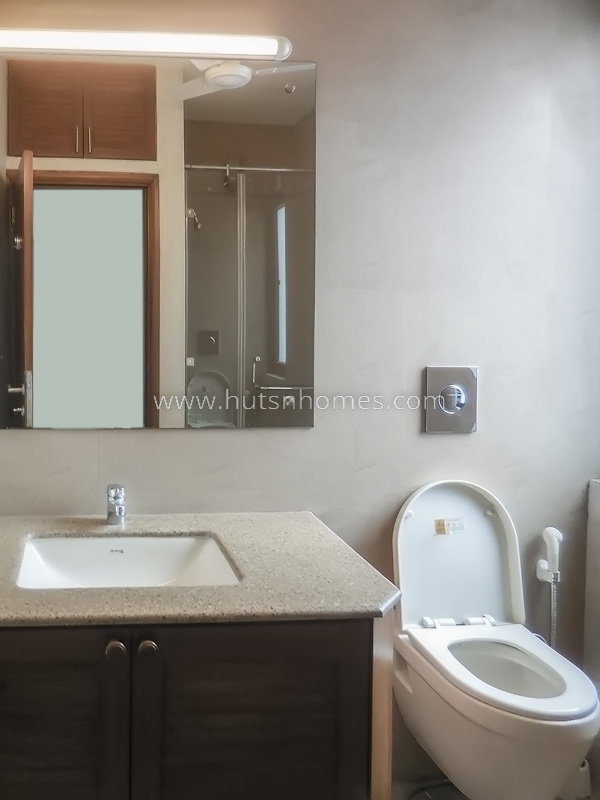 3 BHK Flat For Rent in Defence Colony