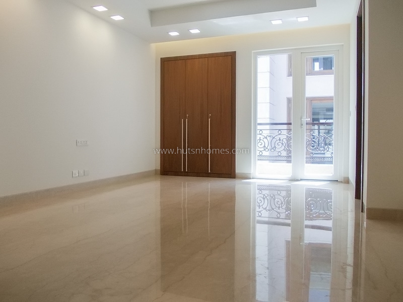4 BHK Flat For Rent in Vasant Vihar