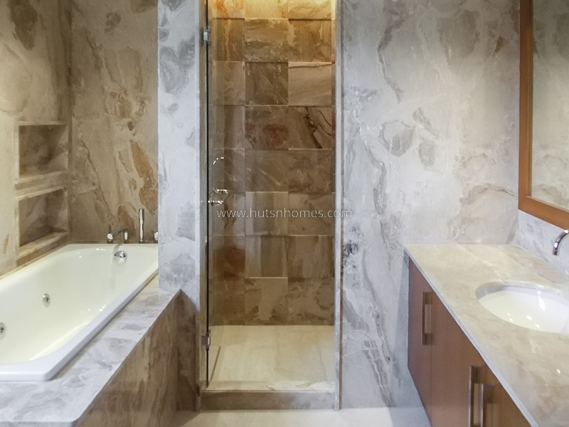 4 BHK Flat For Rent in Vasant Vihar