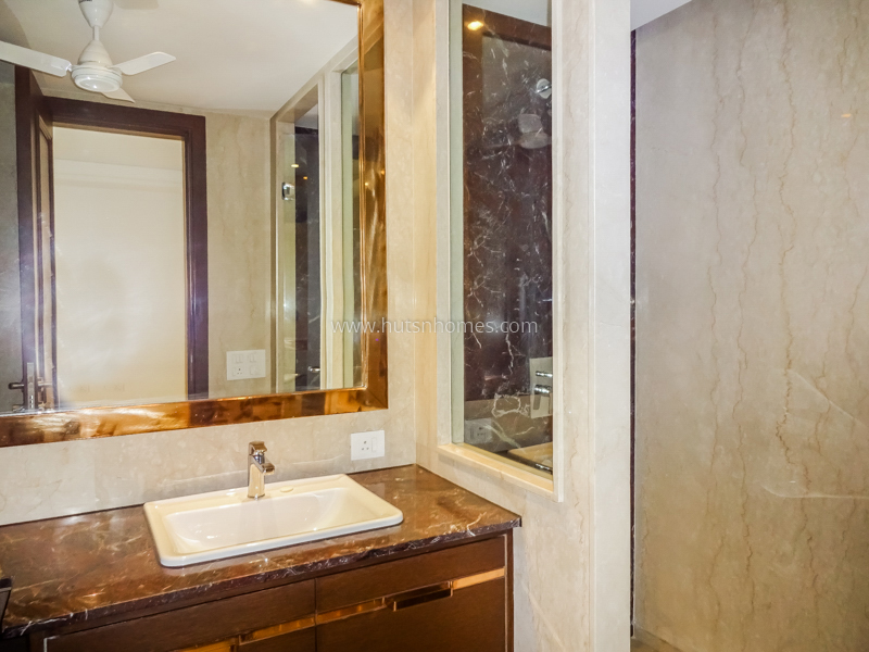 4 BHK Duplex For Rent in Vasant Vihar