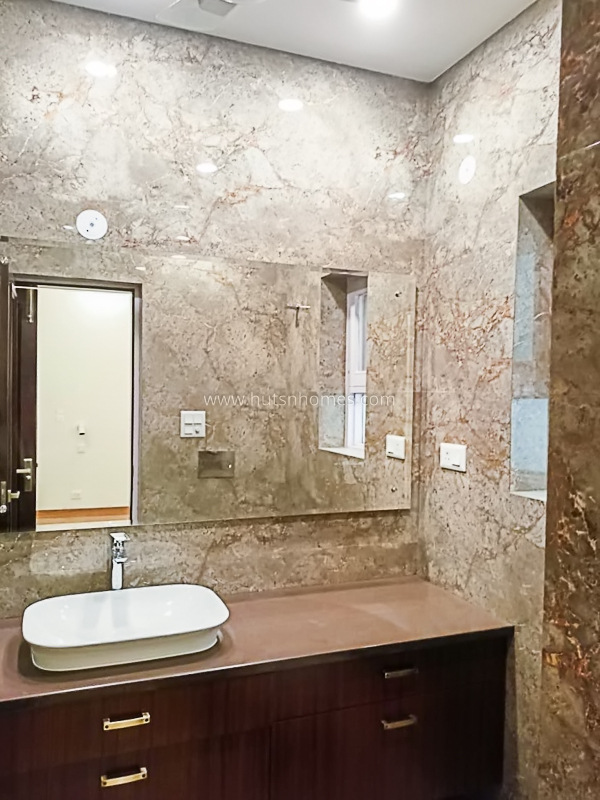 3 BHK Flat For Rent in Vasant Vihar