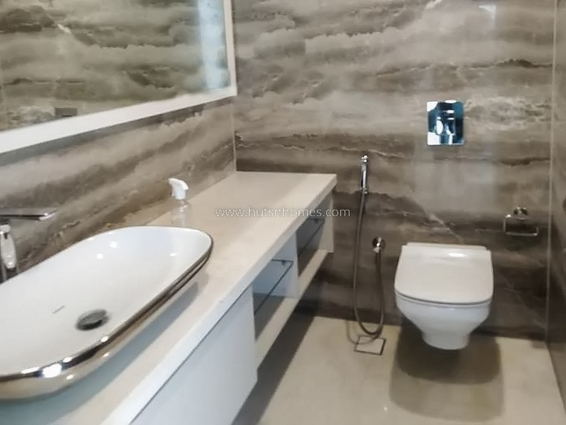 4 BHK Flat For Rent in West End Colony