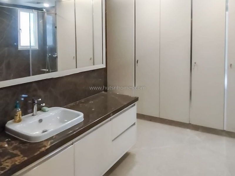 4 BHK Flat For Rent in West End Colony