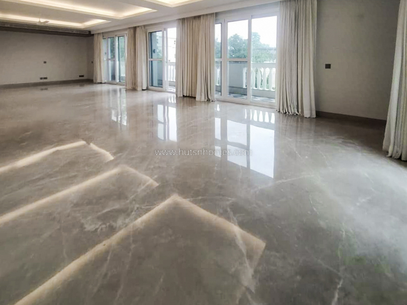 4 BHK Flat For Rent in West End Colony