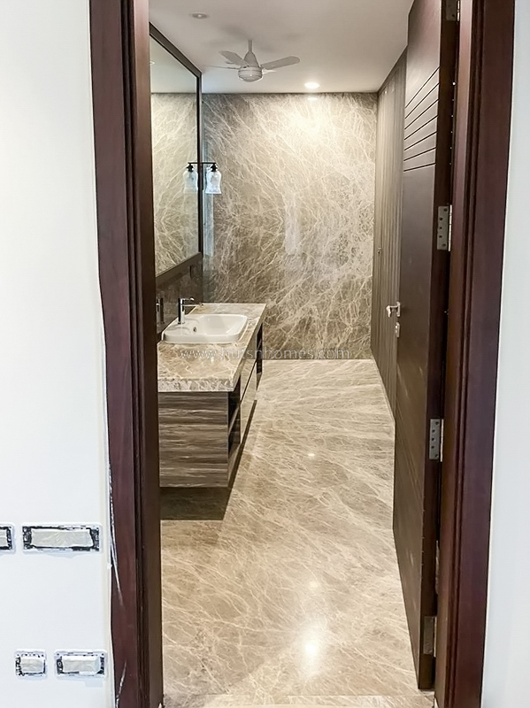 4 BHK Flat For Rent in West End Colony
