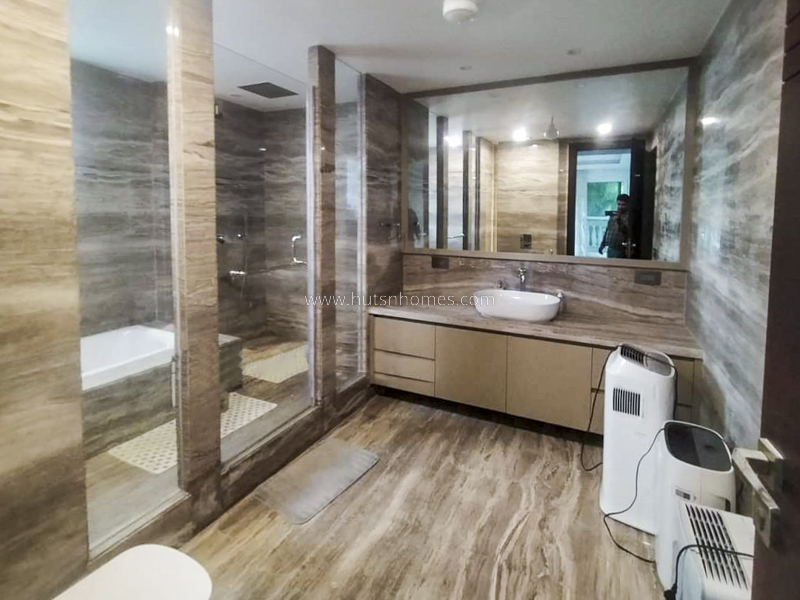 4 BHK Flat For Rent in West End Colony
