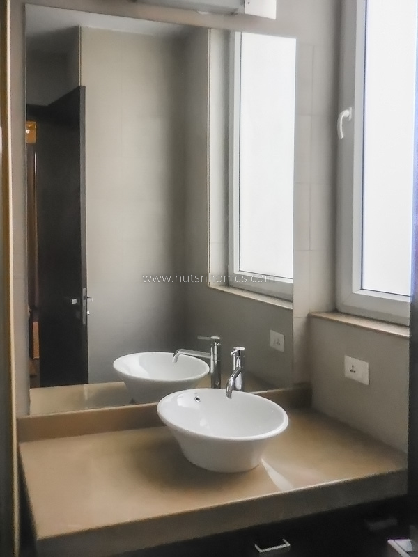 3 BHK Builder Floor For Rent in Defence Colony