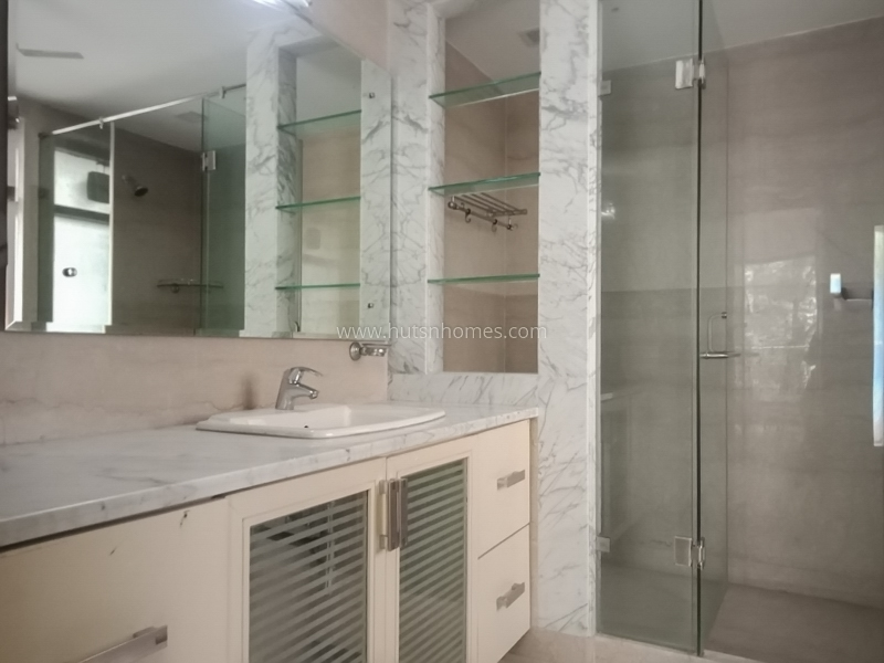 4 BHK Duplex For Rent in Vasant Vihar