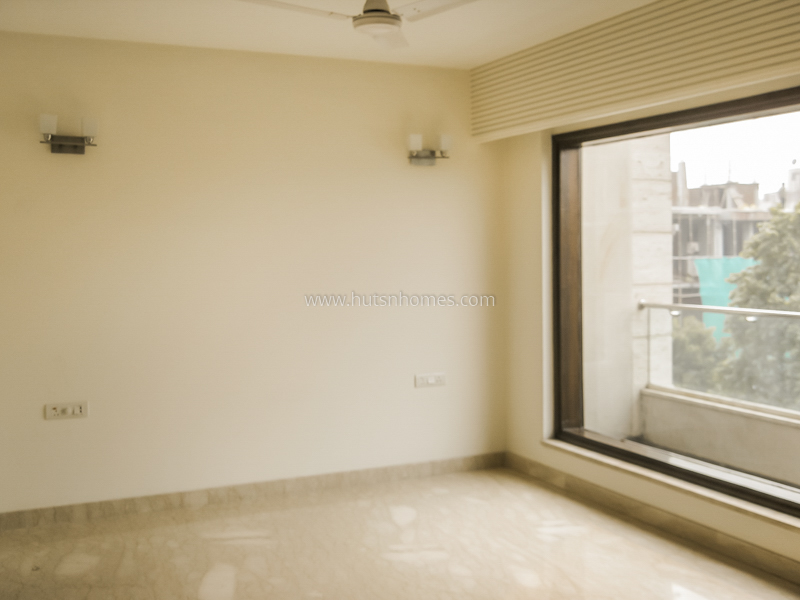 4 BHK Flat For Rent in Vasant Vihar