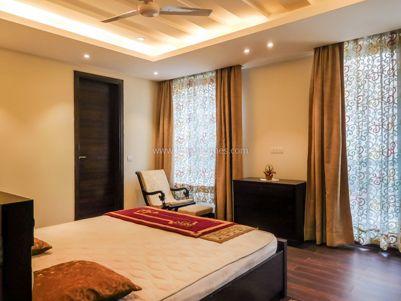 4 BHK Flat For Rent in Vasant Vihar