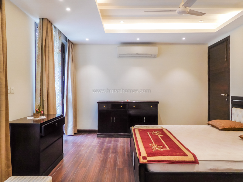 4 BHK Flat For Rent in Vasant Vihar