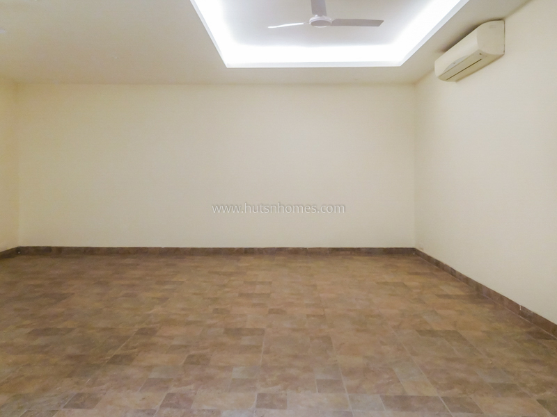 4 BHK Flat For Rent in Vasant Vihar
