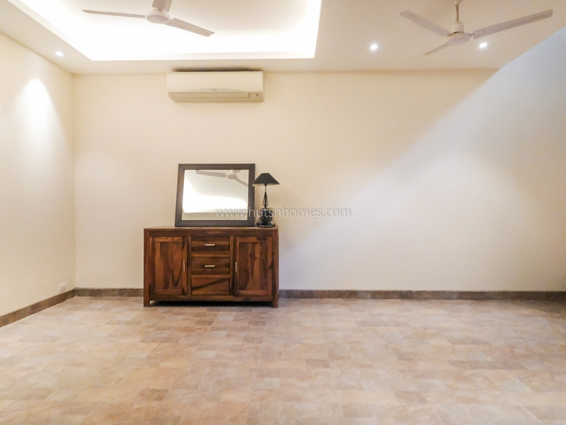 4 BHK Flat For Rent in Vasant Vihar