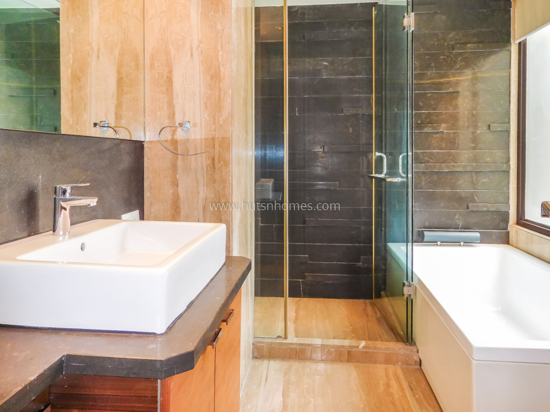 4 BHK Flat For Rent in Vasant Vihar