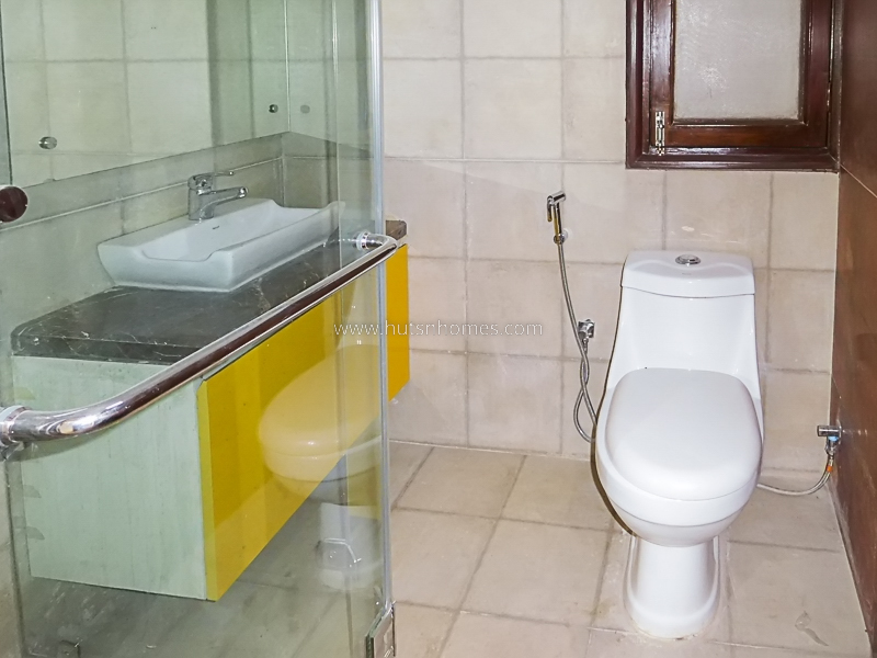3 BHK Flat For Rent in Safdarjung Development Area
