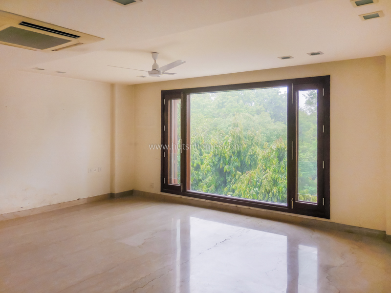 4 BHK Flat For Rent in Safdarjung Development Area
