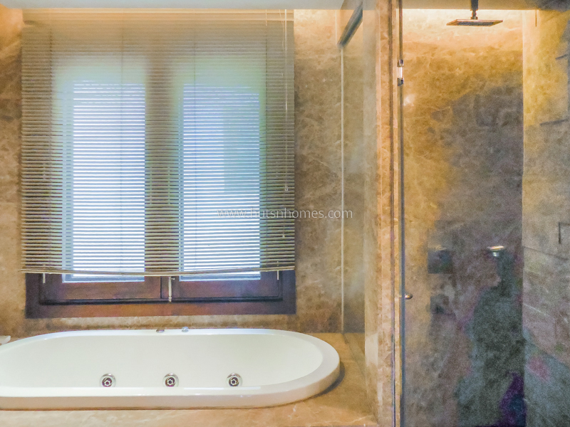 4 BHK Flat For Rent in Safdarjung Development Area