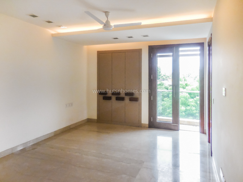 4 BHK Flat For Rent in Safdarjung Development Area