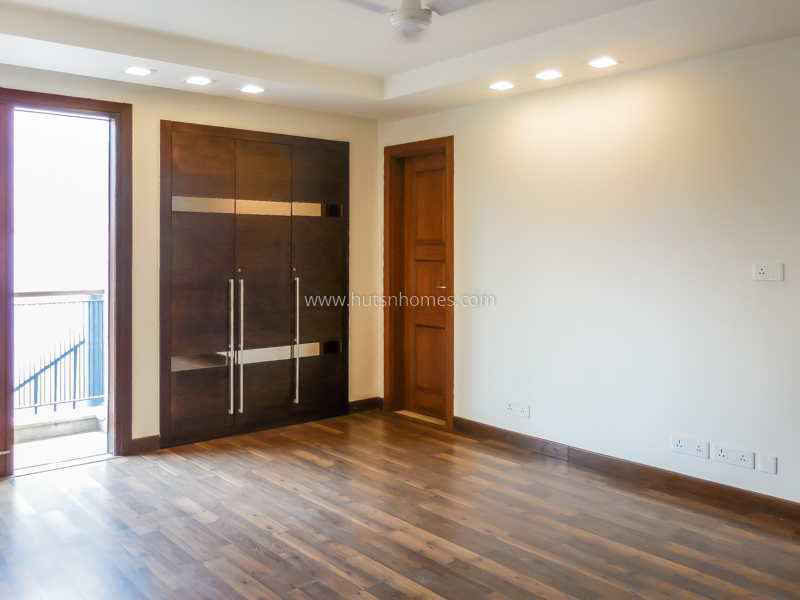 4 BHK Flat For Rent in Safdarjung Development Area