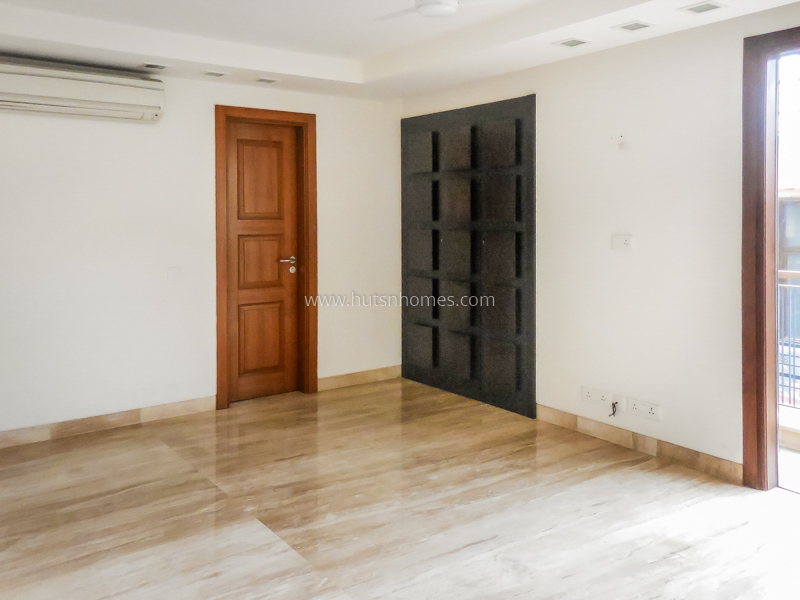 4 BHK Flat For Rent in Safdarjung Development Area