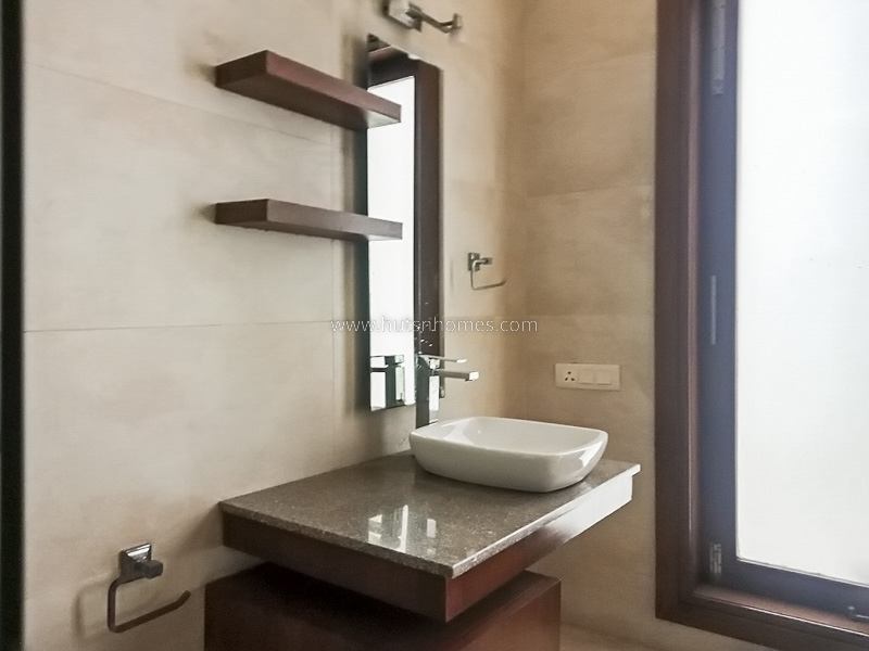 4 BHK Flat For Rent in Vasant Vihar
