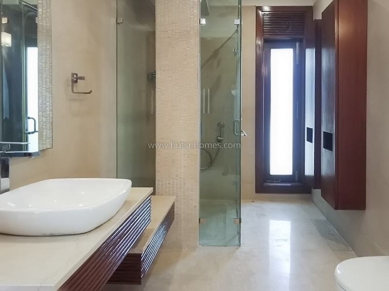4 BHK Flat For Rent in Vasant Vihar