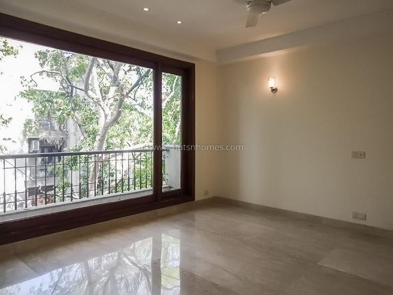 4 BHK Flat For Rent in Vasant Vihar