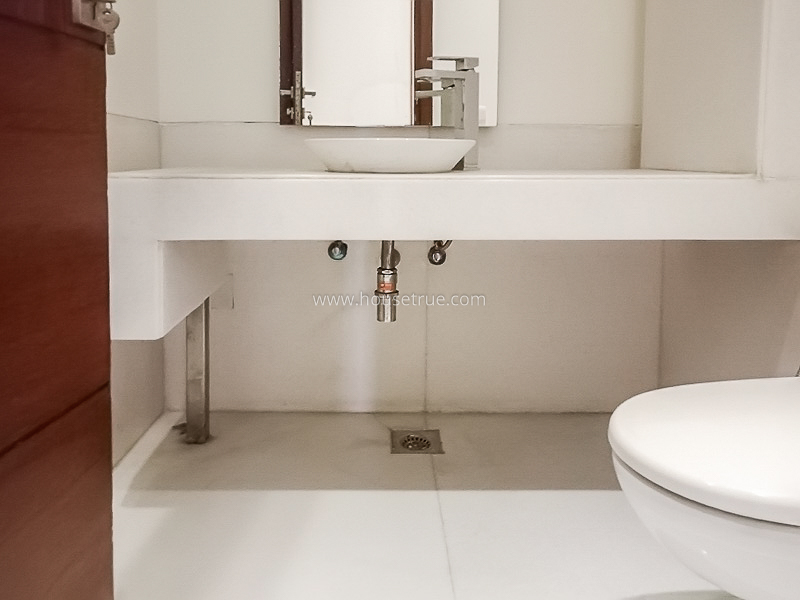4 BHK Flat For Rent in Vasant Vihar