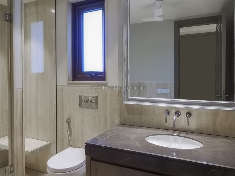 4 BHK Flat For Rent in Vasant Vihar