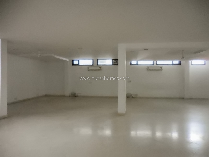 4 BHK Flat For Rent in Vasant Vihar