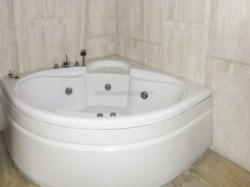 4 BHK Flat For Rent in Vasant Vihar