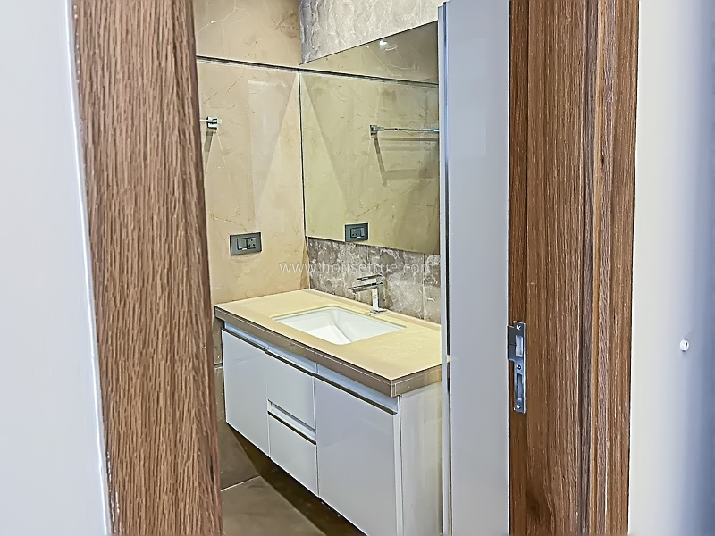 4 BHK Flat For Rent in Green Park Extension